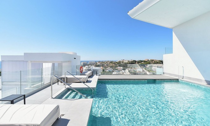 Fuengirola Apartment | Modern apartment in Fuengirola, 5 min walk to the beach