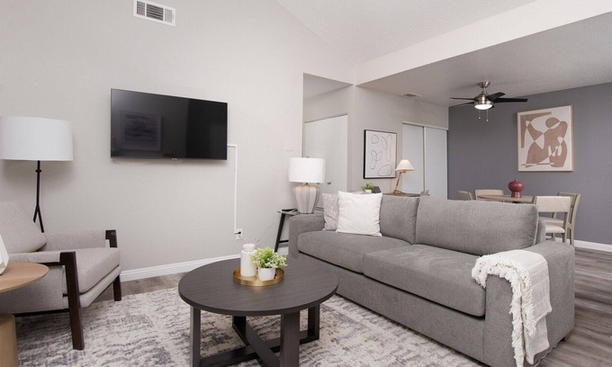 South Redlands Apartment | Modern Apartment in Prime Location (ID8704X95)
