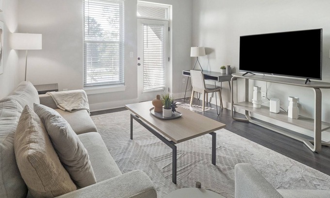 West Ashley Apartment | Modern Apartment in Prime Location (ID9064X58)