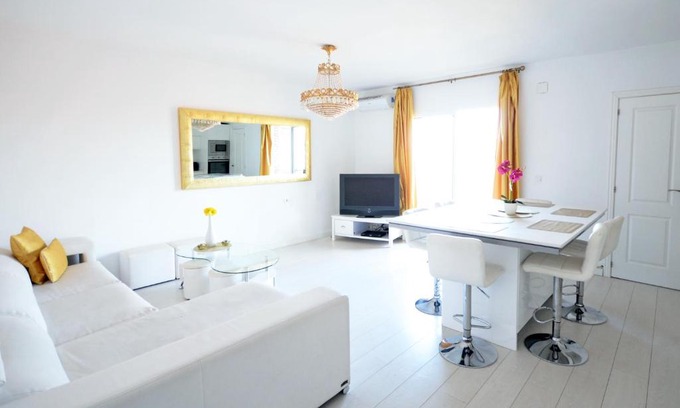 Patraix Apartment | Modern Apartment in Valencia