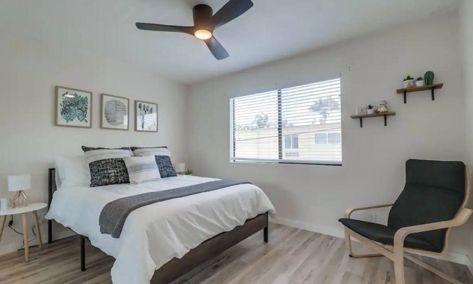 Pacific Beach House | Modern Apartment Near It All !