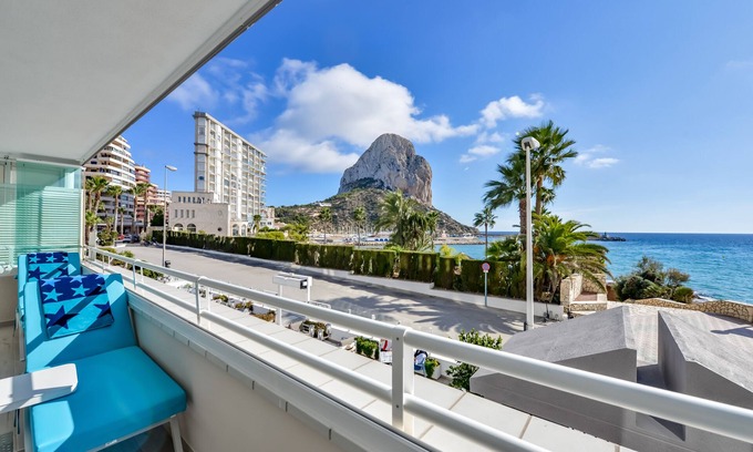 Calpe Apartment | Modern apartment with large, 40 sqm terrace 1st line, with fiber optic connection