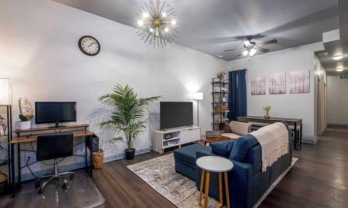 Woodlawn Condo | Modern Apt Near U of Chicago!