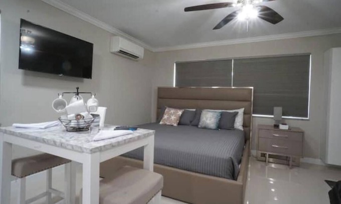 Santa Barbara Estates Apartment | Modern Beach Studio 3