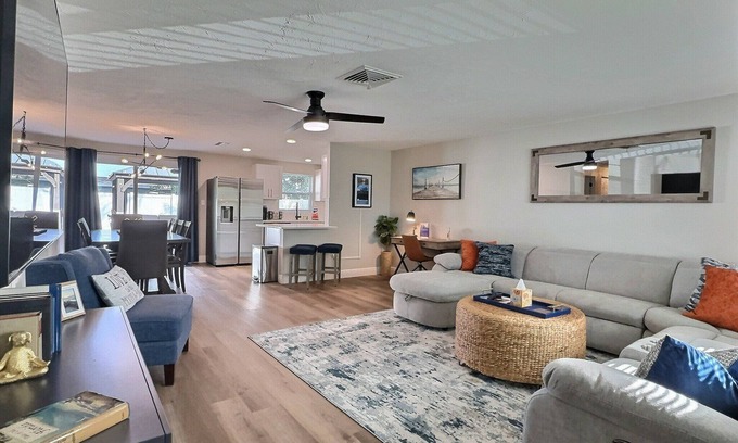 South Gate Ridge House | Modern bliss just 10 minutes from Siesta Key beaches and downtown Sarasota