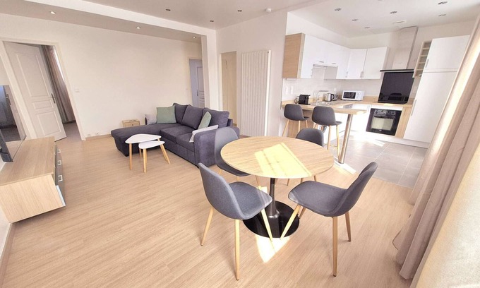 Boulogne-Centre Apartment | Modern bright apartment near beach and shops