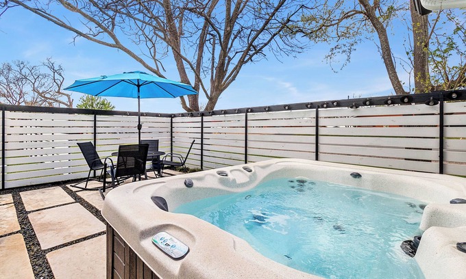 Fredericksburg House | Modern Bungalow with Hot Tub and Fire Pit ~ Near Main St.