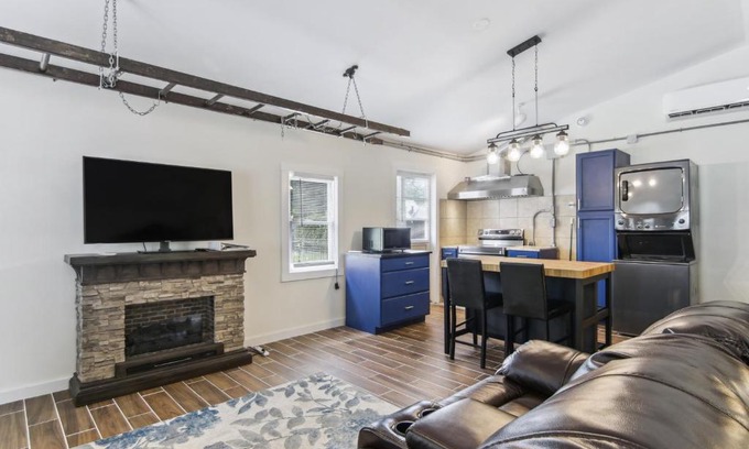 Cambridge Apartment | Modern Cambridge Cottage Walk to Town, Waterfront