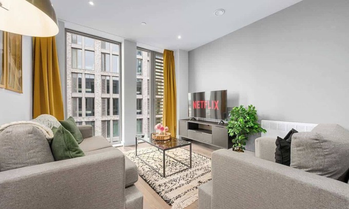 Salford Apartment | Modern Central Apartment by City SuperHost