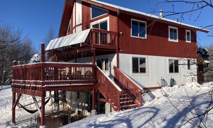 Bessemer Ski Chalet | Modern Chalet -AC, hot tub, sauna + pets welcome
