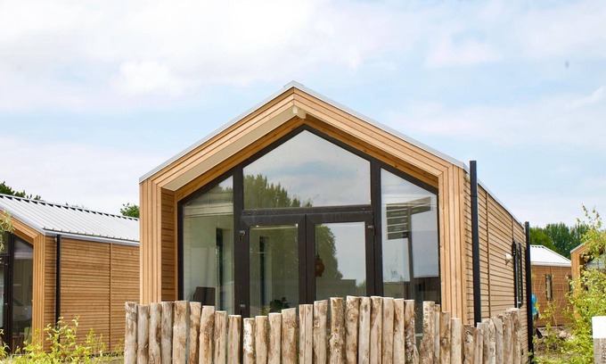 Enkhuizen Ski Chalet | Modern chalet on the IJsselmeer