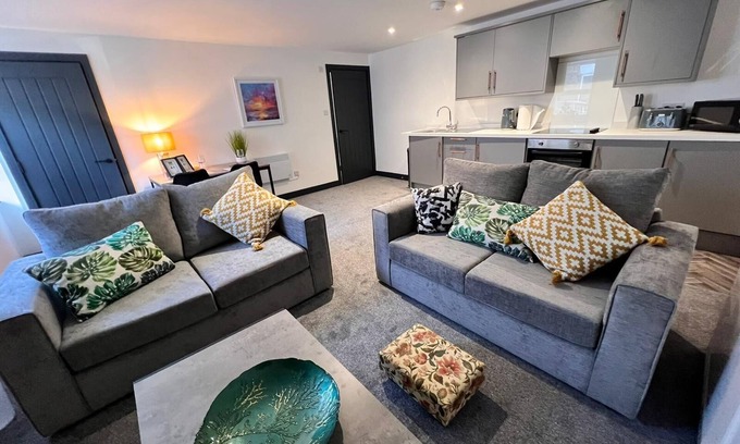North Shields Apartment | Modern Coastal Apartment Near Excellent Beaches & Vibrant Nightlife