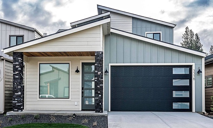 Coeur d'Alene House | Modern Coeur d' Alene home near the river and close to downtown