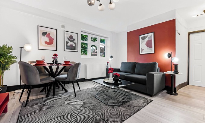 Garden Suburb Apartment | Modern Comfort: Stylish 2BR Haven for 5