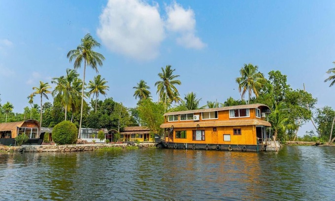 Alappuzha House | Modern&comfortable furnishing Lake Resort Alleppey