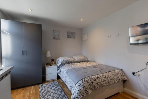 Luton Apartment | Modern Comfortable Studio for 1-2 people