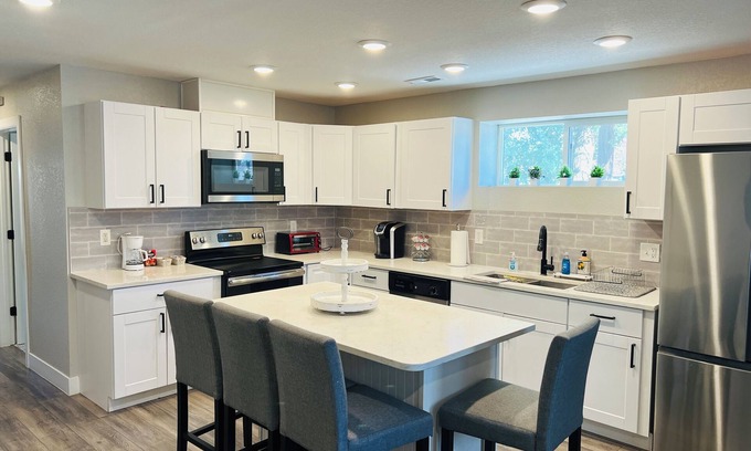 Dupont House | Modern & Comfy Home in Commerce City!