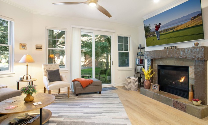 Avon Condo | Modern Condo Across the Street from Ski Resort! Tons of Amenities