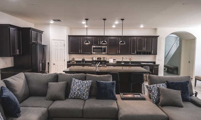 Avondale House | MODERN/Contemporary Smart Home! Comfort at its MAX!