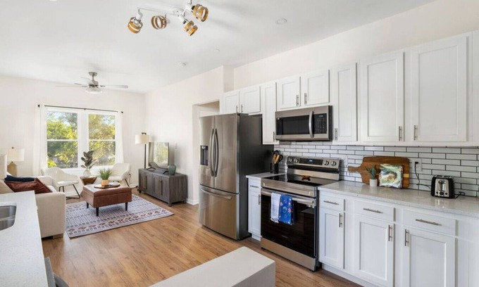 Columbus Apartment | Modern, Convenient, 2BR, BA, w/Balcony