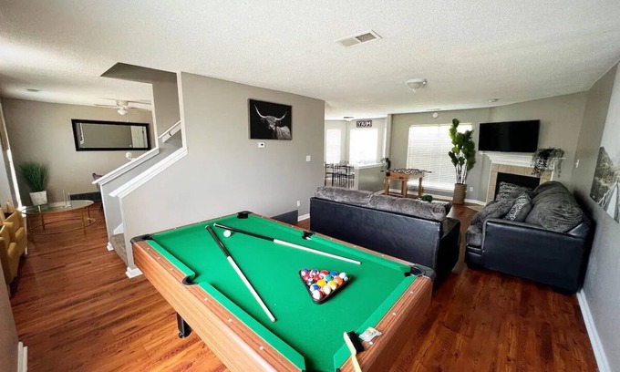 East Central Shelby House | Modern Cordova 4BR, quiet & safe