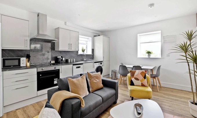 Old Trafford Apartment | Modern & Cosy 2 Bed Apartment in Saltash