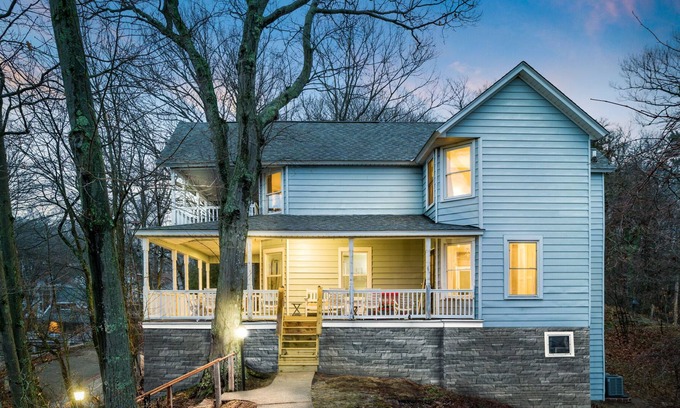 Macatawa Cottage | Modern Cottage with beautiful views of Lake Michigan!