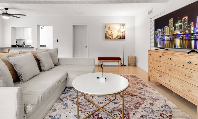 Northeast Coconut Grove Apartment | Modern & Cozy 2BD Apartment near Brickell w/ Pool