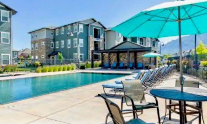 Draper Condo | Modern Cozy 2BR Apt with Pool and Hot Tub