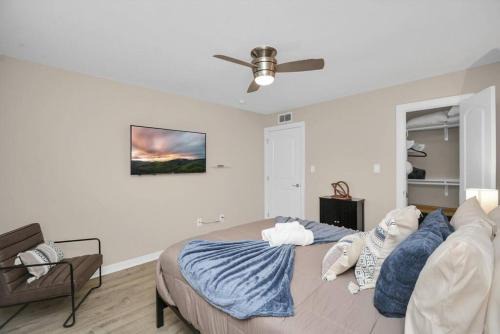 North Houston Apartment | Modern cozy escape