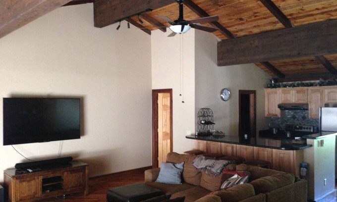Incline Village House | Modern Deluxe 4 BD/3.5 BA Condo, Walking Distance To Shops And Restaurants