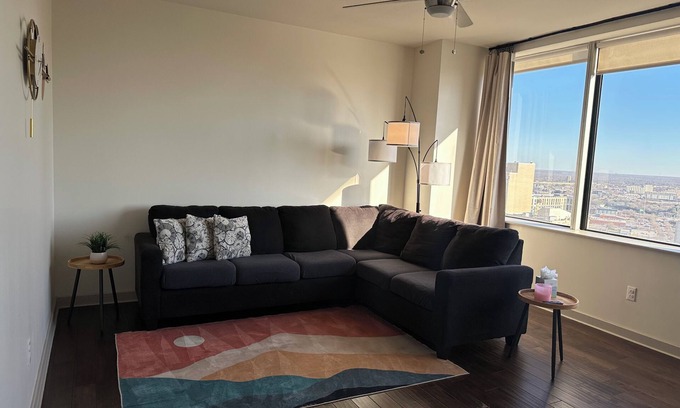 Downtown Dallas Apartment | Modern Downtown High-Rise: Stunning Views + Steps from Hotspots