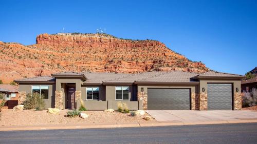 Kanab House | Modern Downtown Indoor Pool Hot Tub Views