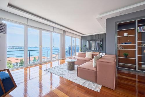 Kabatas Apartment | Modern Duplex Bosphorus View Apartment with Teracce
