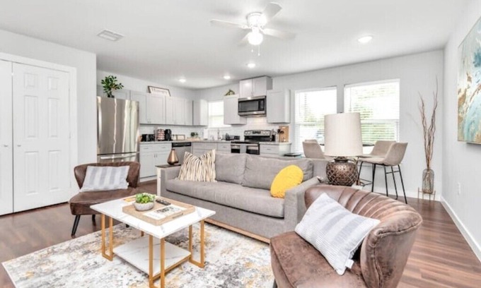 Washington Ave./ Memorial Park House | Modern Duplex Sleep14 8Beds Cozy