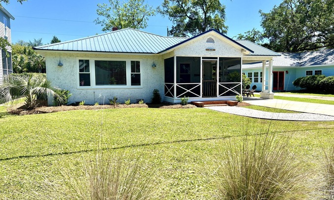 East Beach Cottage | Modern East Beach 3BR/2BA - Pool + Golf Cart