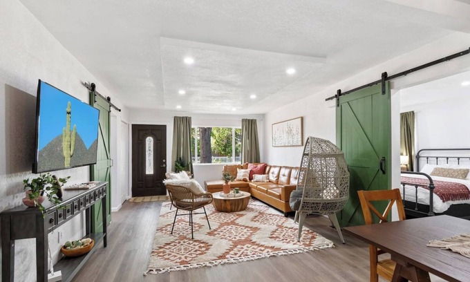 Berkley House | Modern Family Home | Rooftop Patio | Game Room