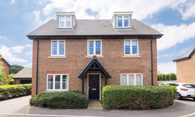 Birdham House | Modern Family Retreat Nr Beaches and Marina