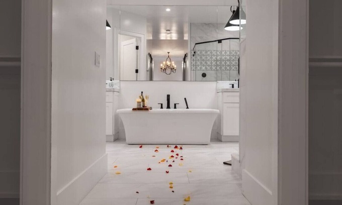 Vista House | Modern Farm Estate, Lux-Jacuzzi, PettingZoo, Views