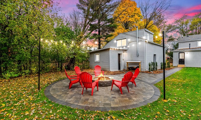 Plymouth House | Modern Farmhouse Bungalow with Firepit! King Bed + Walk to Downtown