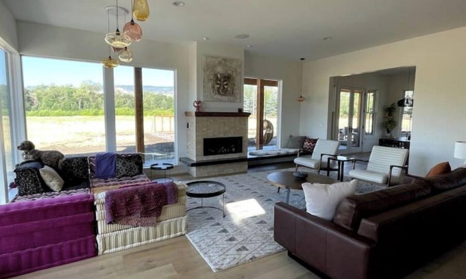 Ashland House | Modern Farmhouse on Emigrant Creek. Peaceful, views, and a dance studio!