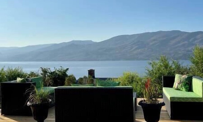 Central Okanagan House | Modern Farmhouse with Magical Lake View