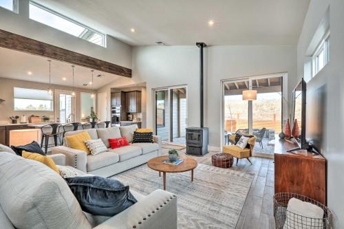 Flagstaff House | Modern Flagstaff Escape with Grill, 3 Mi to Downtown