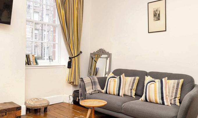 Old Town Apartment | Modern Flat at the Heart of Edinburgh