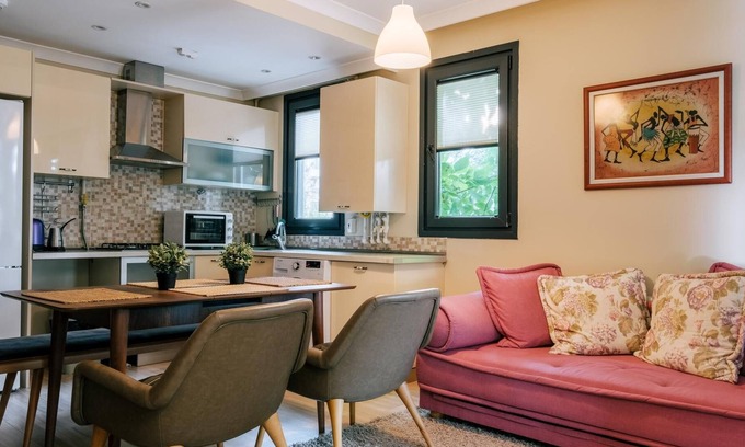 Bostanci Apartment | Modern Flat By Bagdat Avenue and Bostanci Coast