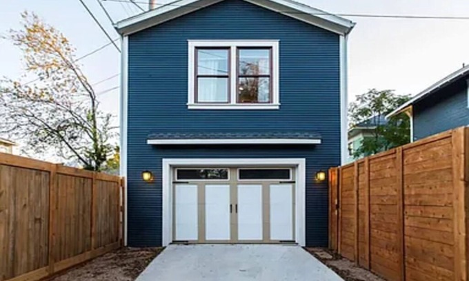 Fairmount Apartment | Modern Flat in Fairmount Historic District