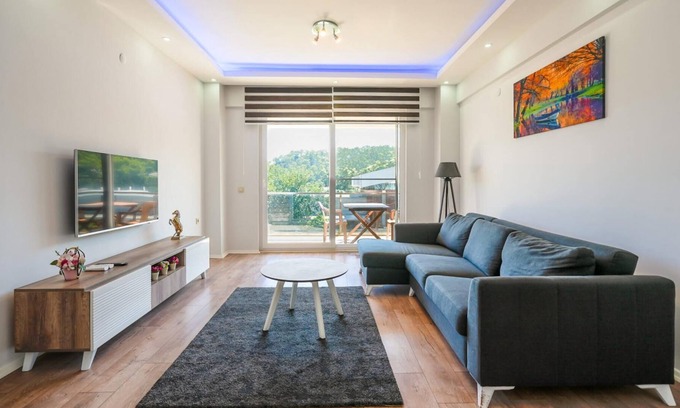 Kemer Apartment | Modern Flat near Public Transportation in Kemer
