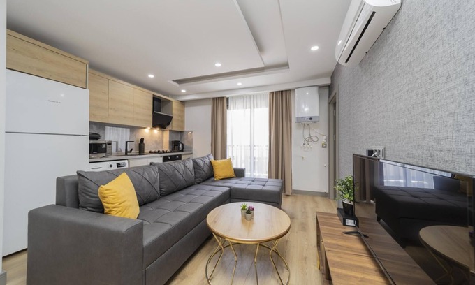 Muratpasa Apartment | Modern Flat w Balcony 10 min to Beach in Antalya