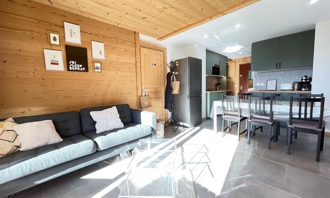 Notre-Dame-de-Bellecombe Apartment | Modern apartment near slopes, 6 pers, south balcony, pets allowed, parking, wifi