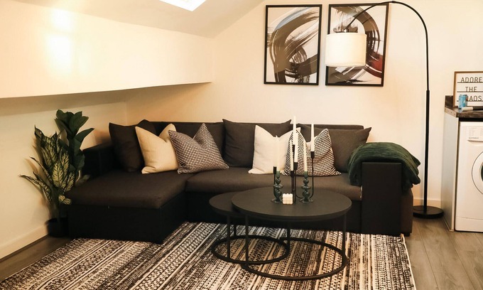Bradford Apartment | Modern Freshly Furnished Apartment City Centre, Foster Square